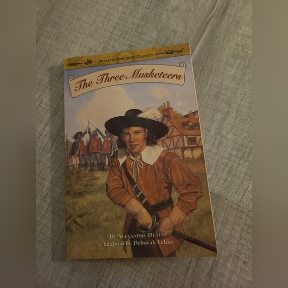 Dolphine tale, donuthead, the three musketeers Lot of 3 books - Picture 4 of 7